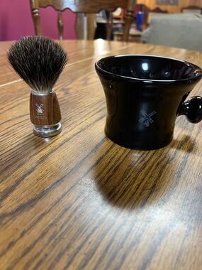 Vintage-Style Men’s Shaving Brush and Black Shaving Mug